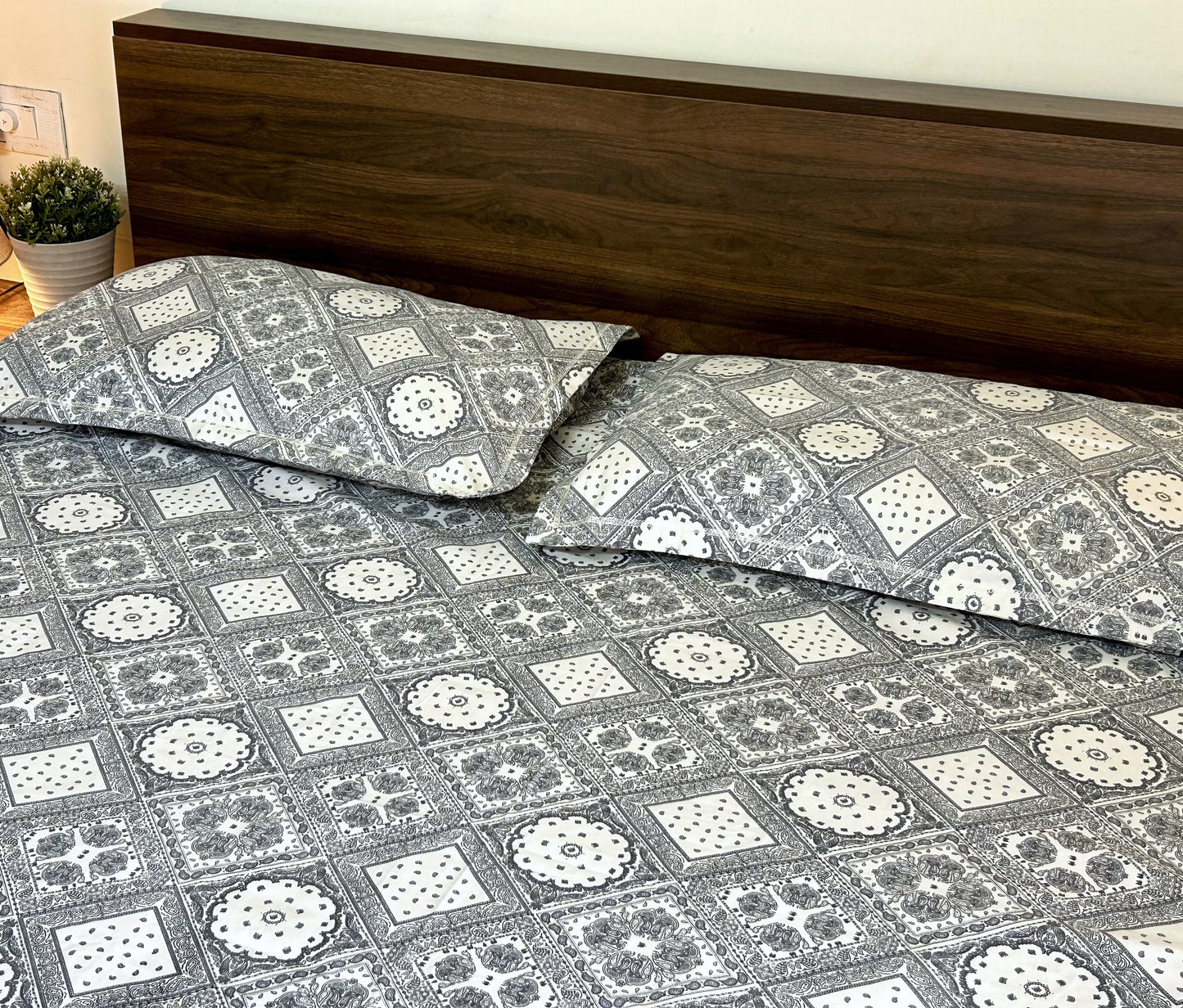 Grey Mosaic Elegance 350 TC Cotton Bedsheet Set