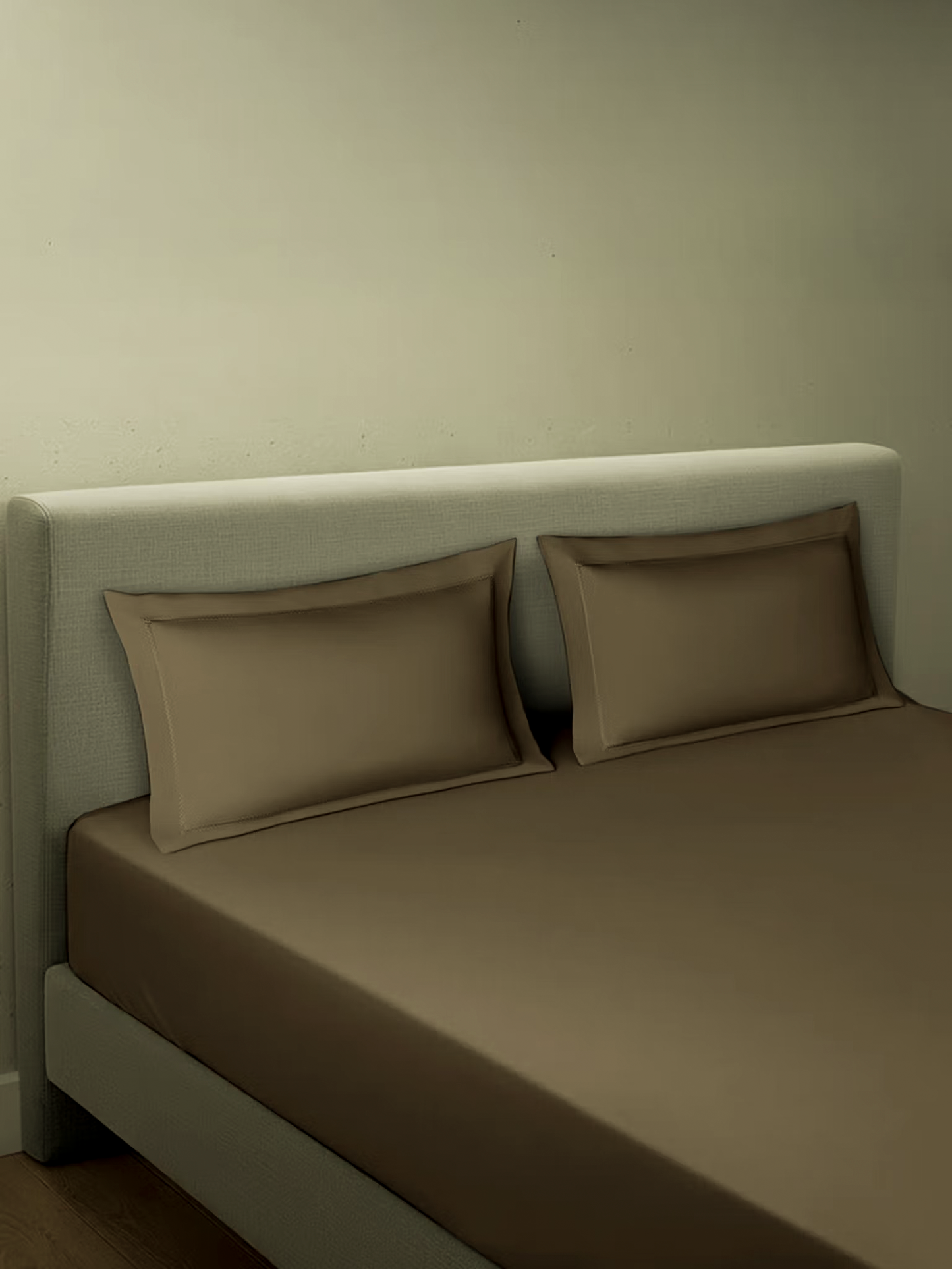 Moss Brown Solid 400 TC Pure Cotton King Size Bedsheet with 2 Pillow Covers