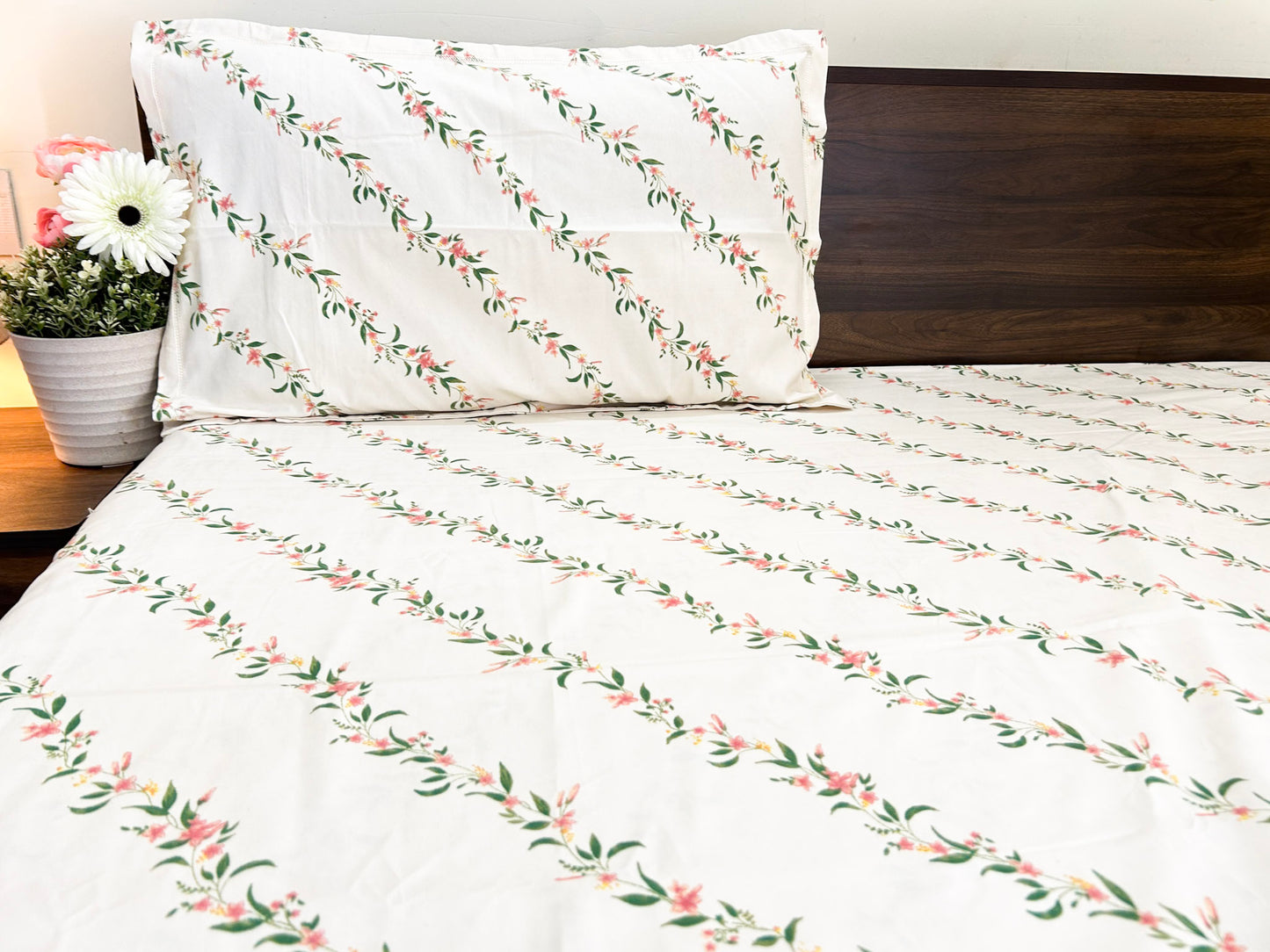 Whispering Vines – 350 TC Superfine Cotton King Size Bedsheet Set (108 x 108 inches)