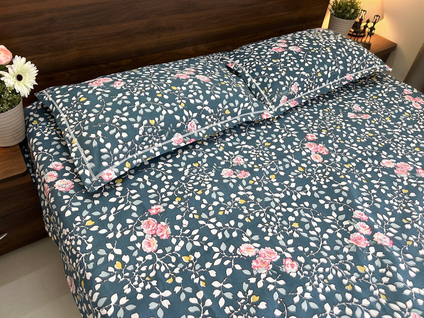 Midnight Bloom – 100% Cotton 350 TC King Size Bedsheet Set