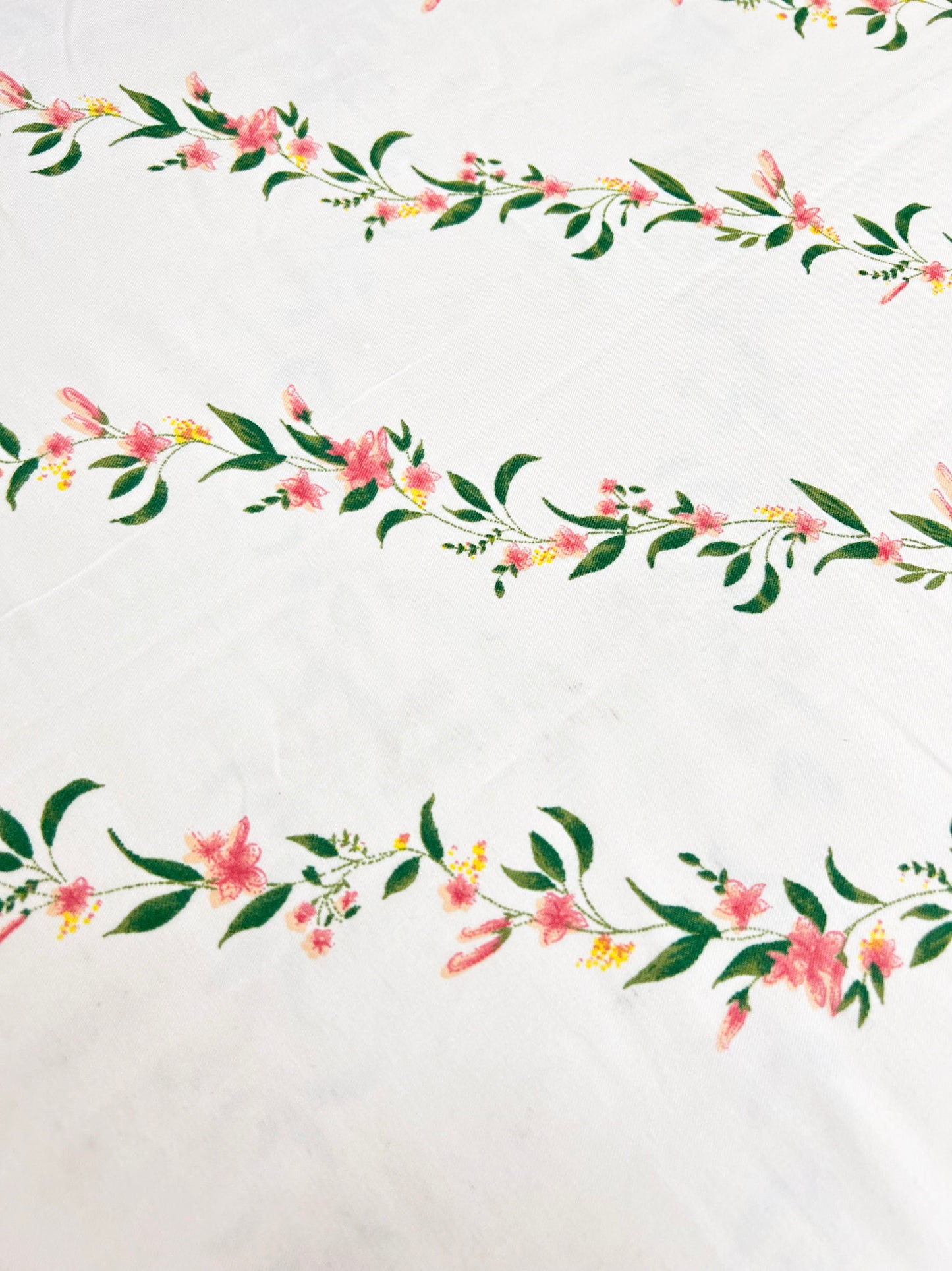 Whispering Vines – 350 TC Superfine Cotton King Size Bedsheet Set (108 x 108 inches)