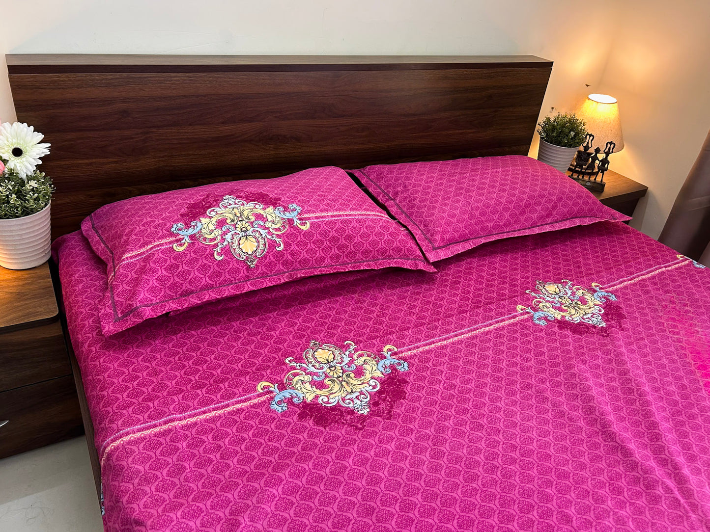 Royal Fuchsia – 350 TC Pure Cotton King Size Bedsheet with 2 Pillow Covers
