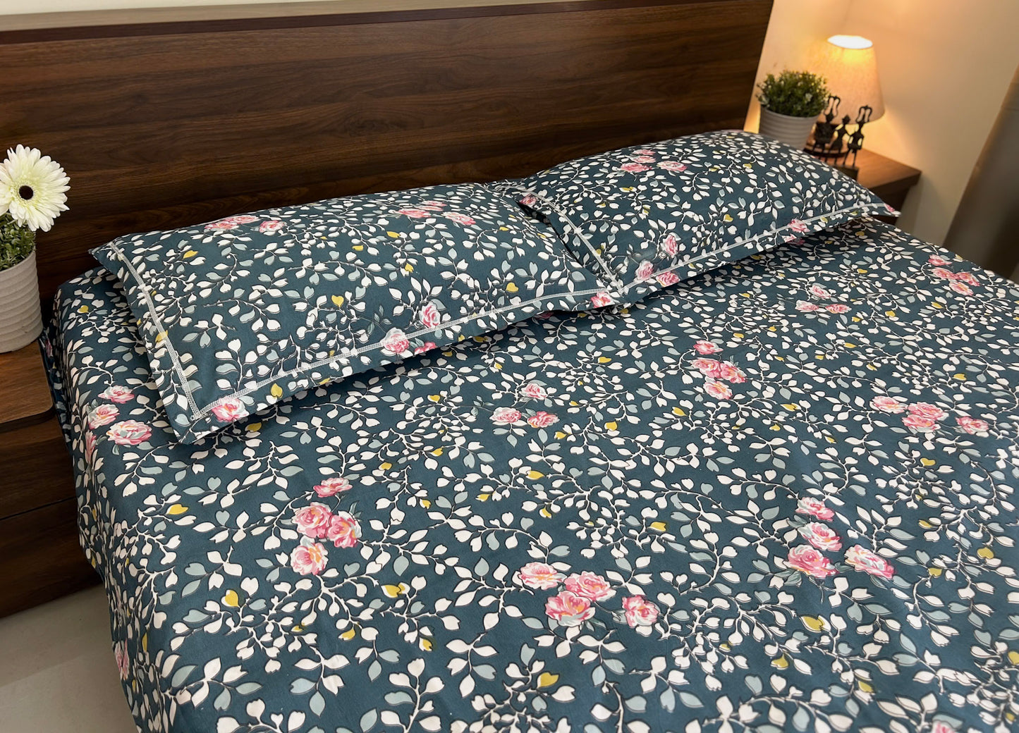 Midnight Bloom – 100% Cotton 350 TC King Size Bedsheet Set
