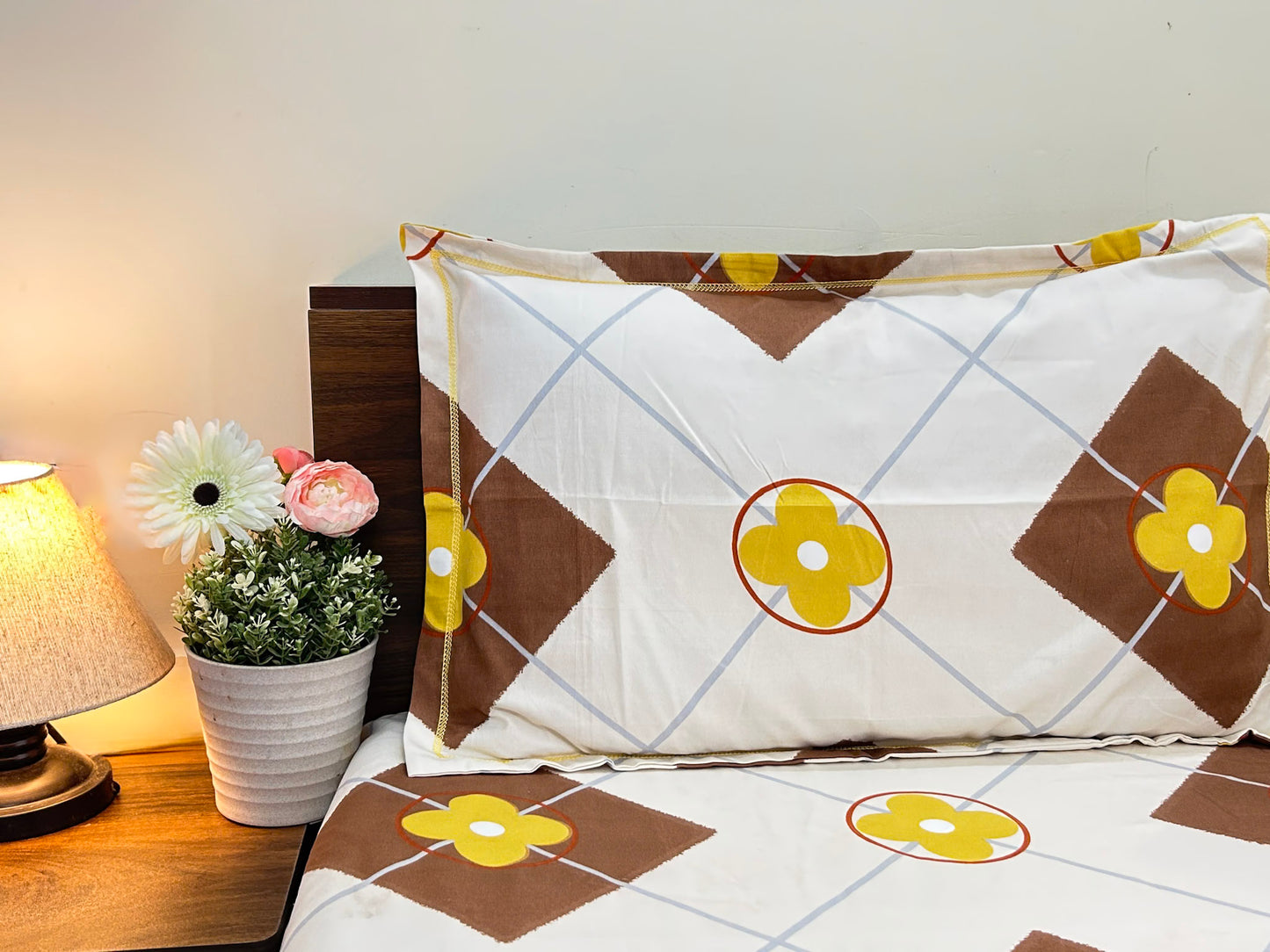 Sunburst Geometry – 350 TC Pure Cotton King Size Bedsheet with 2 Pillow Covers