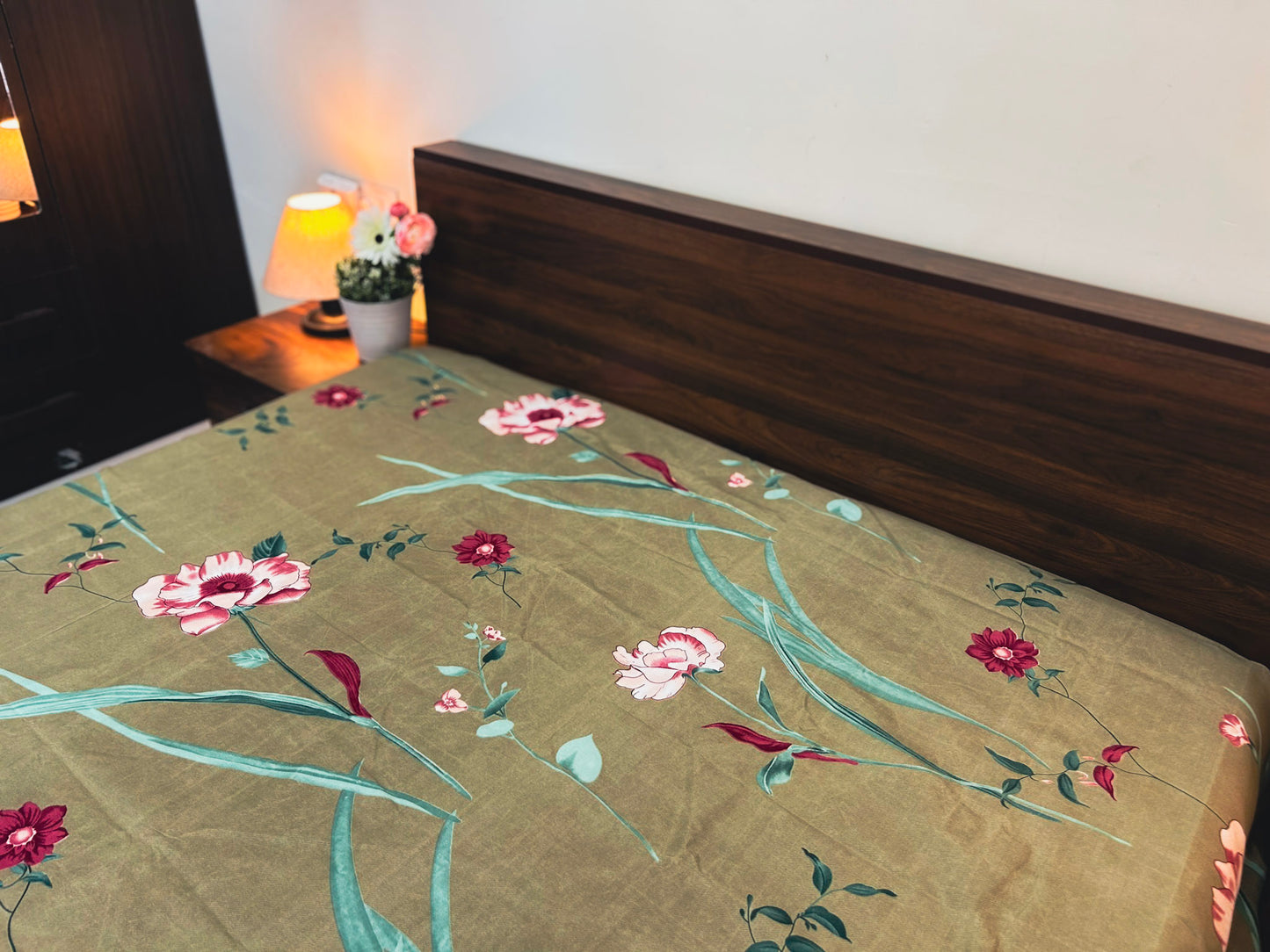 Olive Bloom – 350 TC Pure Cotton King Size Bedsheet with 2 Pillow Covers