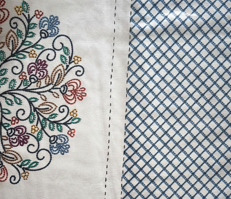Geometric Floral Print Blue & White 250 TC Pure Cotton King Size Bedsheet with 2 Pillow Covers